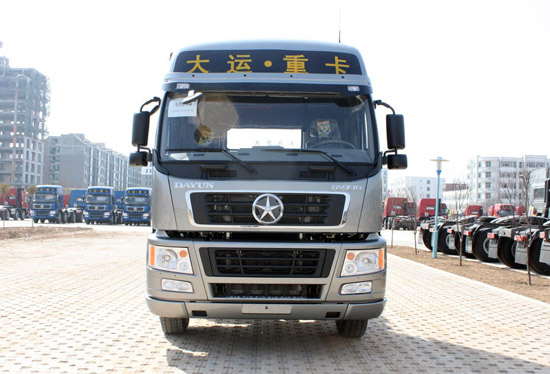大運N8牽引車     用高效節(jié)油打開用戶信心之門
