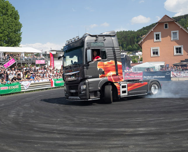 MAN“百年紀(jì)念版”卡車舞動大眾第34屆沃爾特湖車迷節(jié)