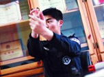 為民除害 上海警方持槍擊中萬惡偷油賊
