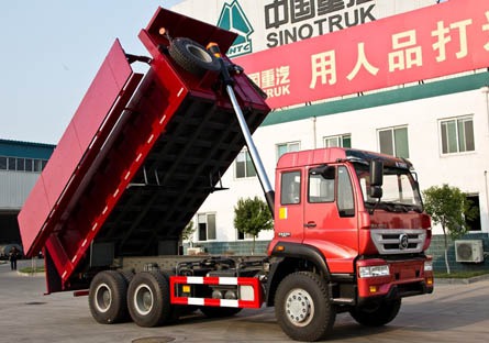中國市場 HOWO M5G加蓋自卸車亮相
