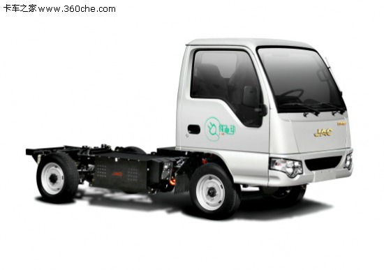 純電動(dòng)環(huán)衛(wèi)卡車現(xiàn)上海街頭  配備江淮好微底盤