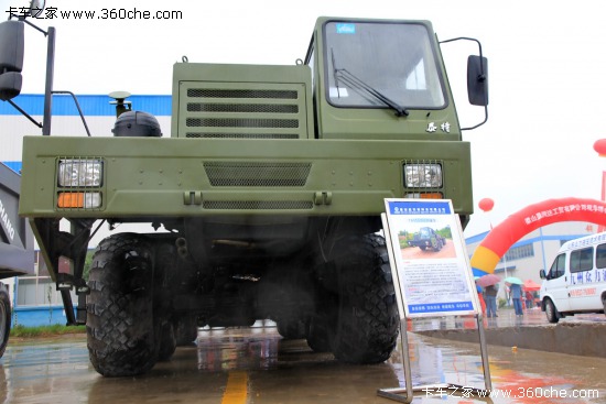 威武霸氣 梁山車展中航泰特展出特種管道運輸車
