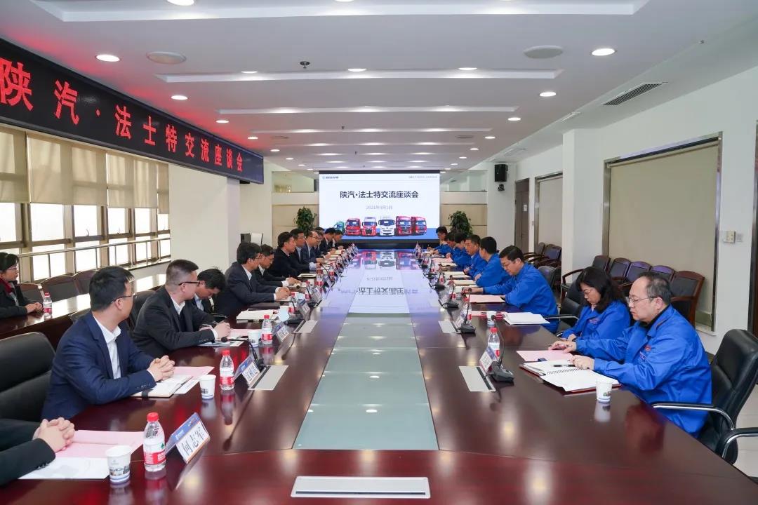 法士特董事長嚴(yán)鑒鉑率隊(duì)到陜汽交流